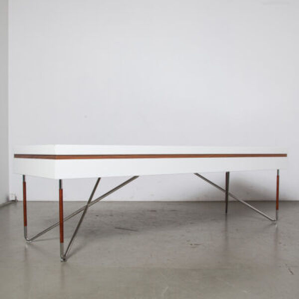 Table de présentation blanche basse ou banc