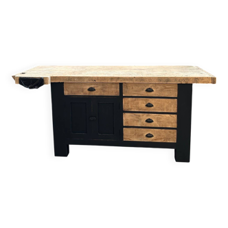 Ancien établi de menuiserie