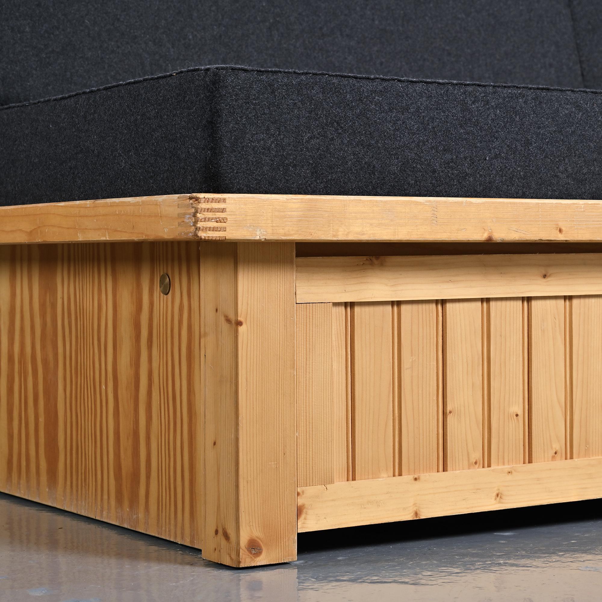 Banquette des Arcs avec dossier par Charlotte Perriand, circa 1973