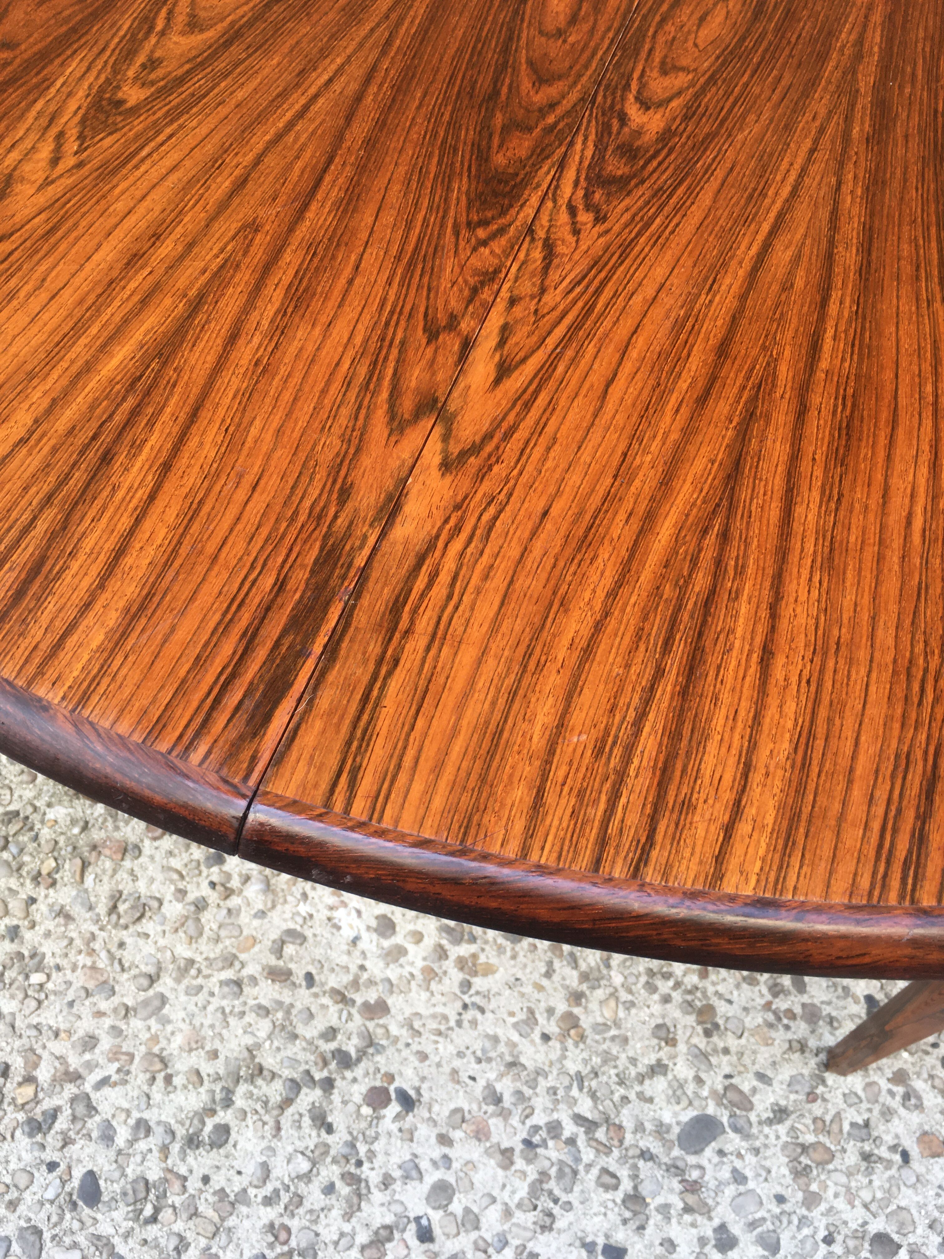 Expandable roundtable