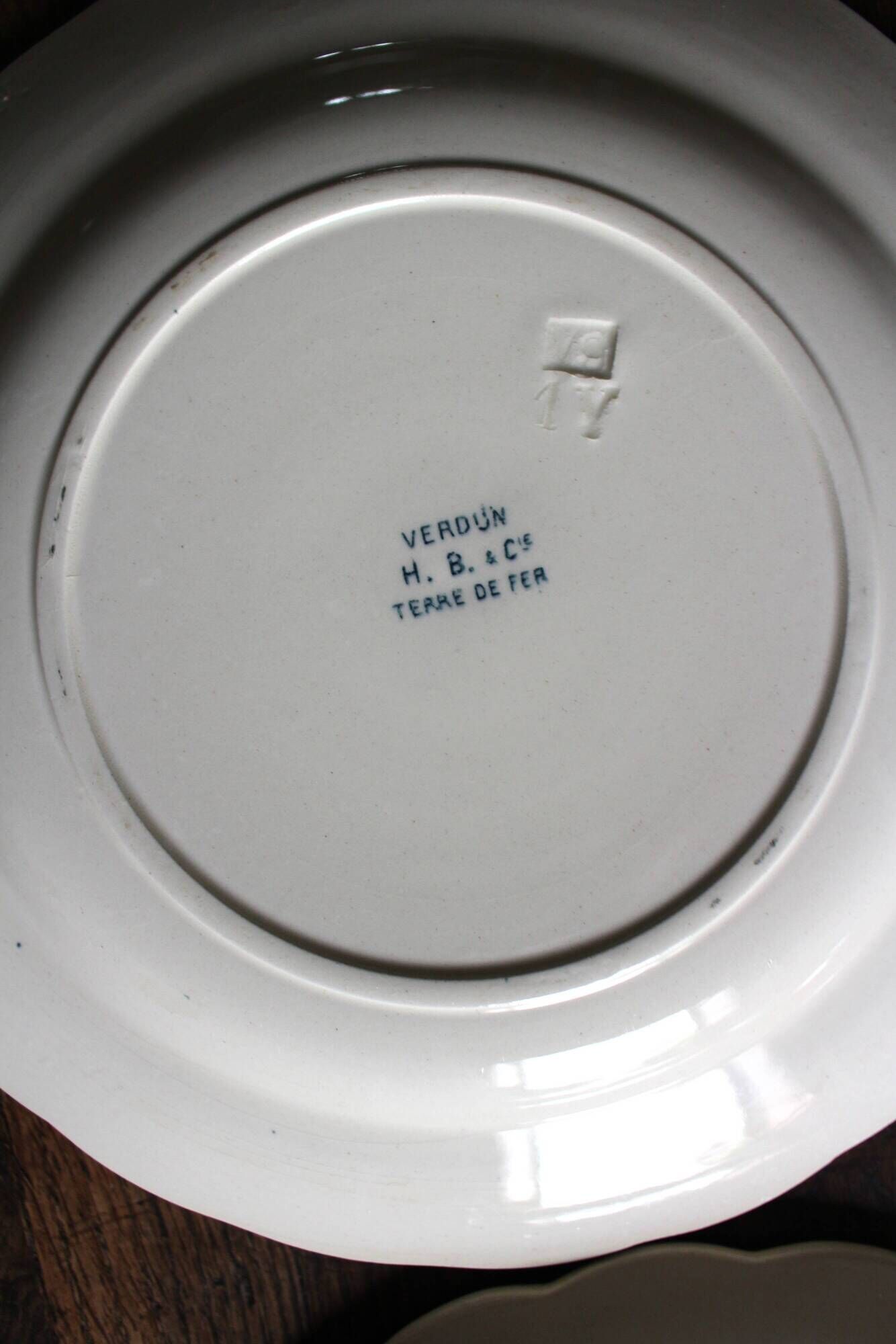 A set of 6 flat plates Terre de Fer Bleu Verdun HBC.