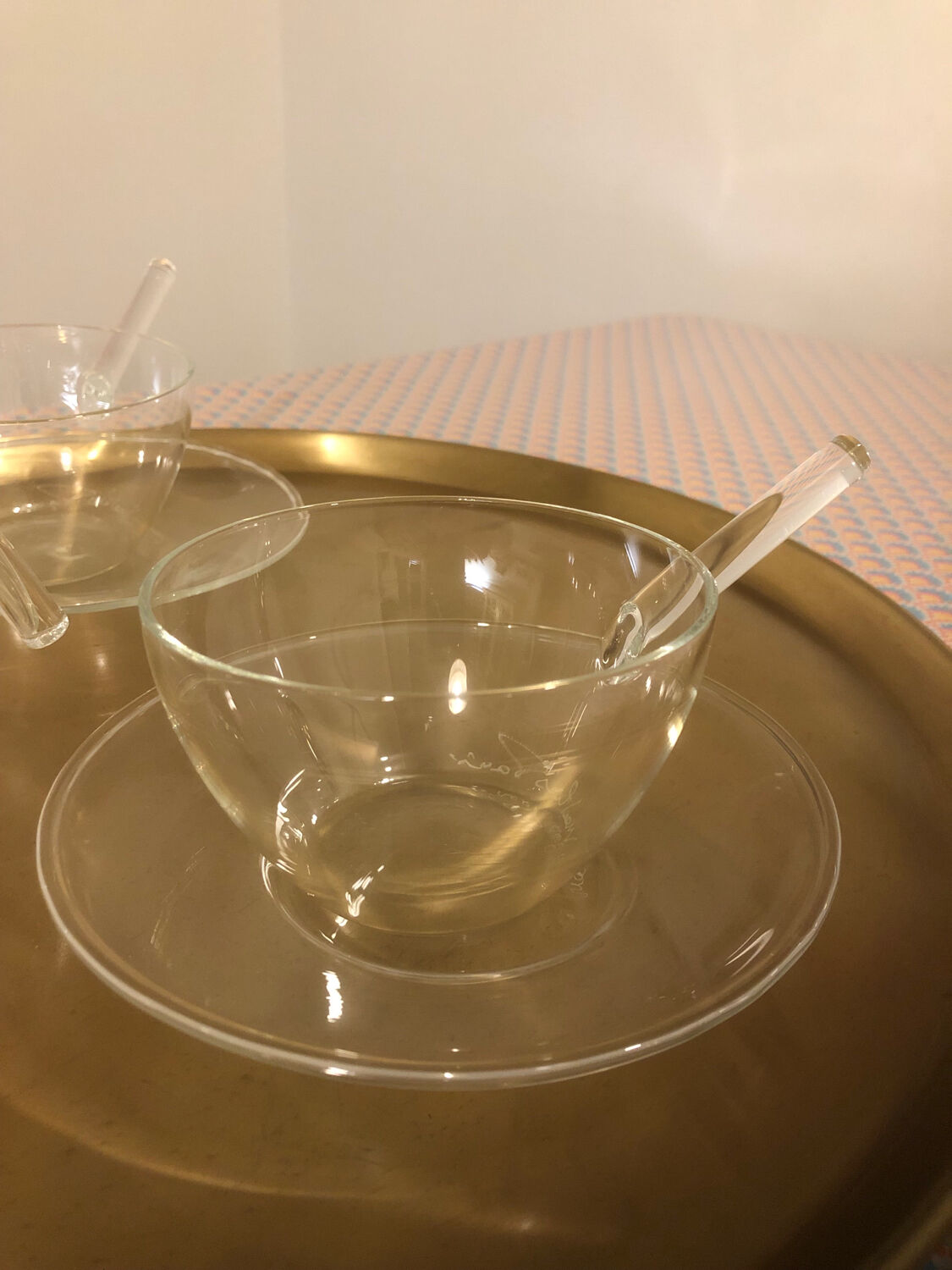 Set of 2 cups and a teapot made of blown glass by Mathias Paris.