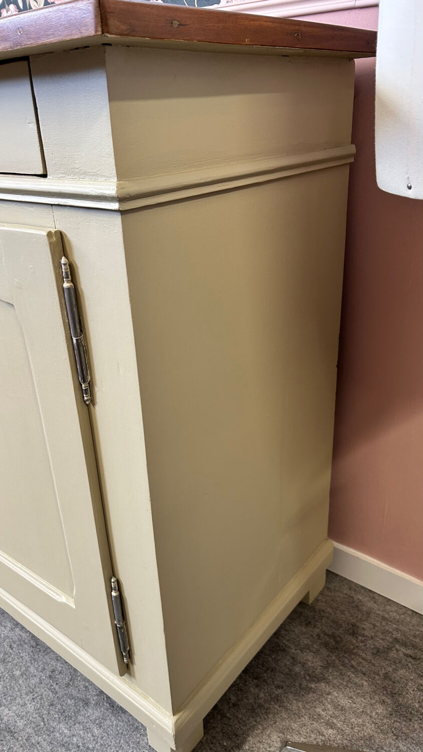 Chic country-style buffet with 2 doors