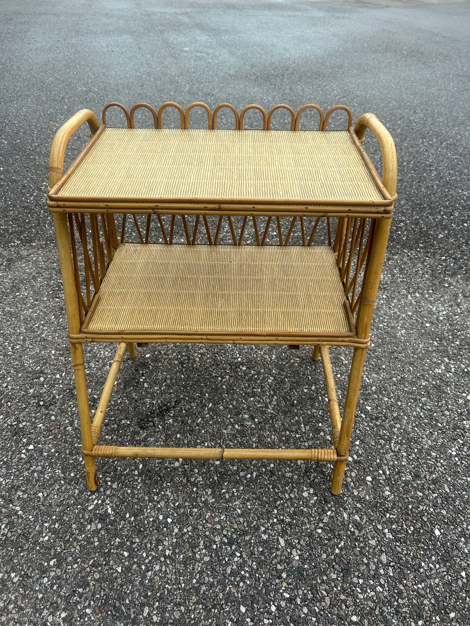 table d'appoint en rotin et osier  1970