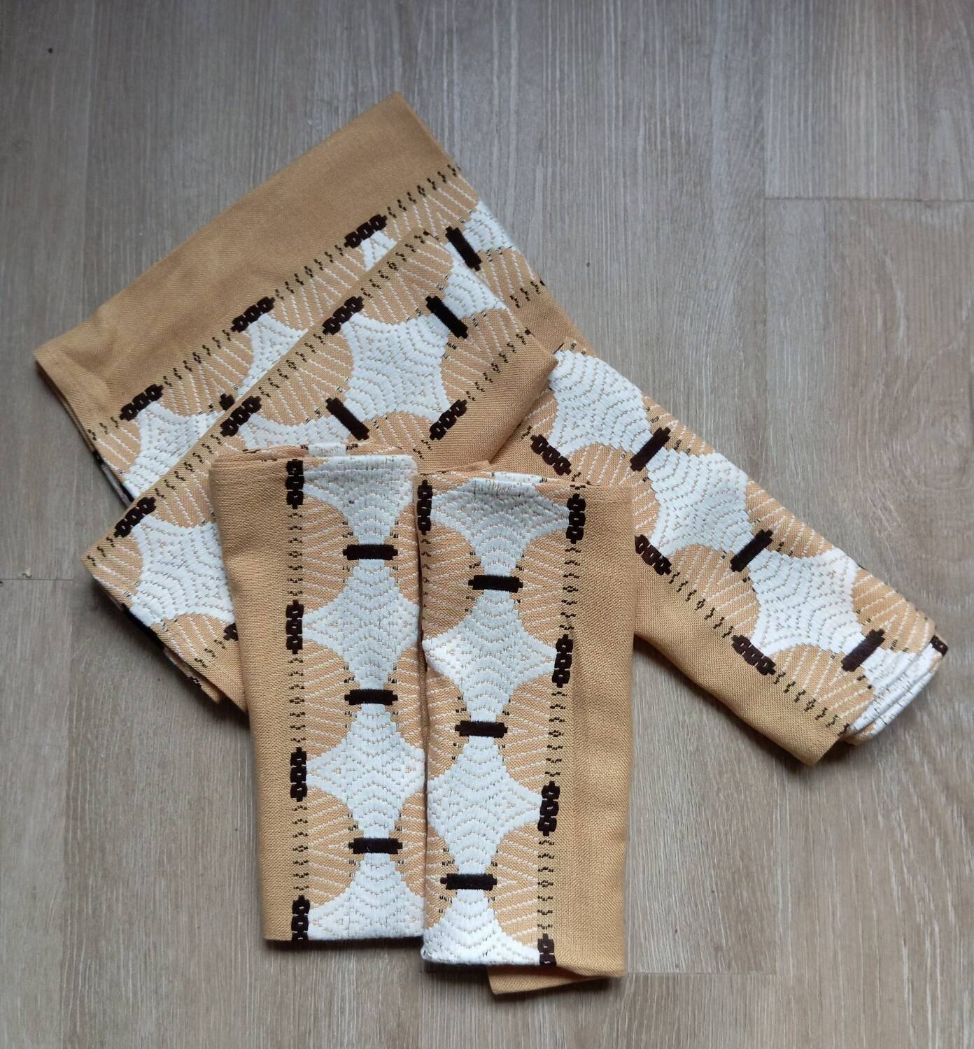 5 napkins 49x49 cm beige with geometric pattern, vintage