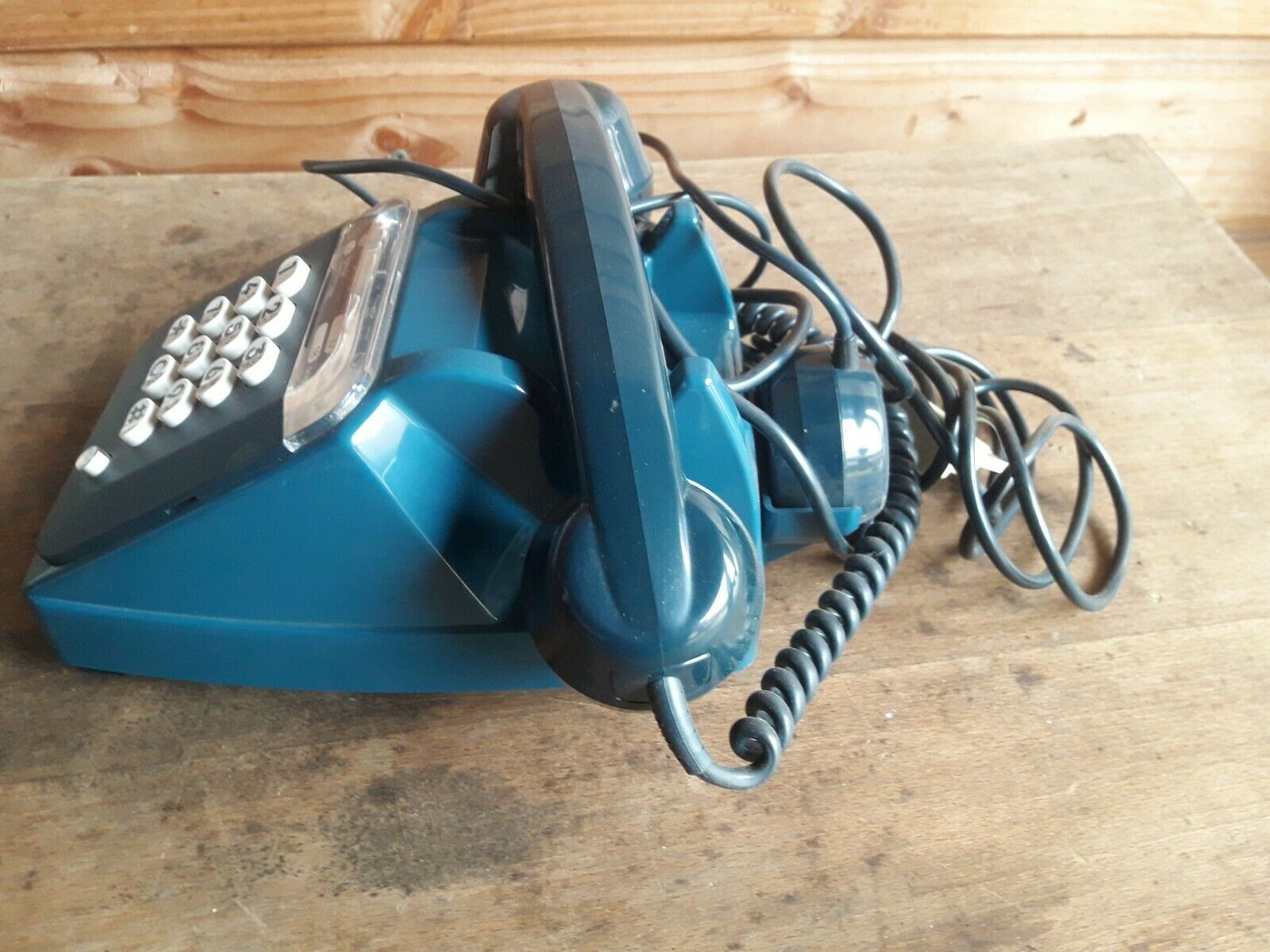 Vintage blue Bakélite old phone