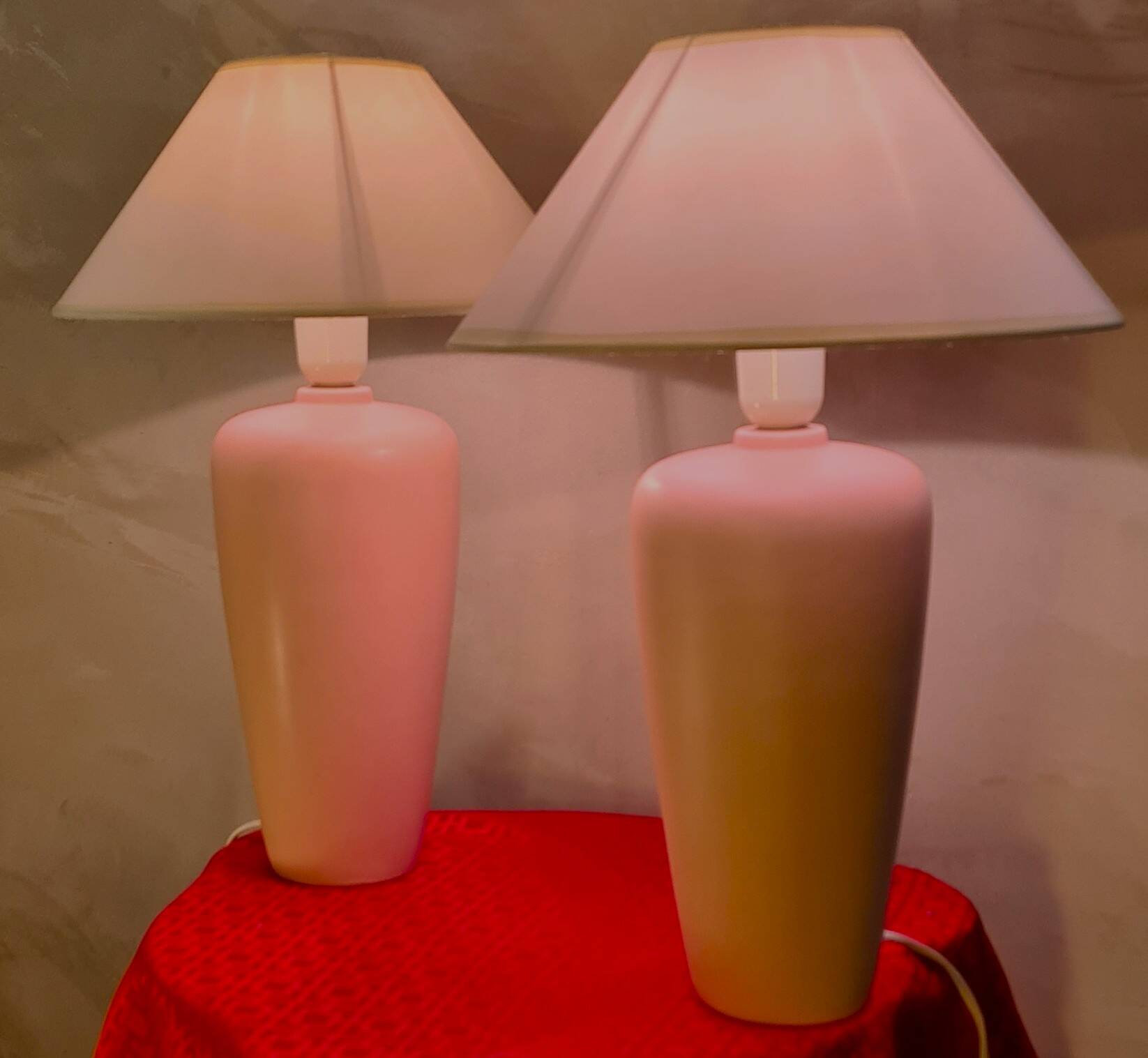 pair of 1970s lamps in matte pink ceramic and off-white lampshades, new inte