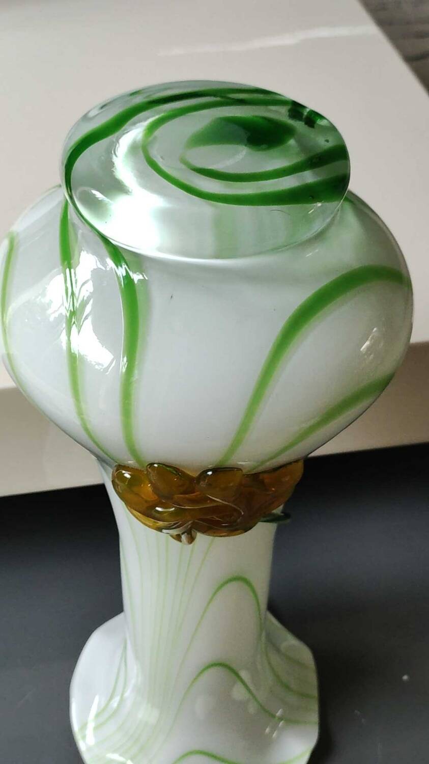 Large Venetian Vase in blown Art glass/Murano. Embossed amber-colored floral pattern. High 35 cm