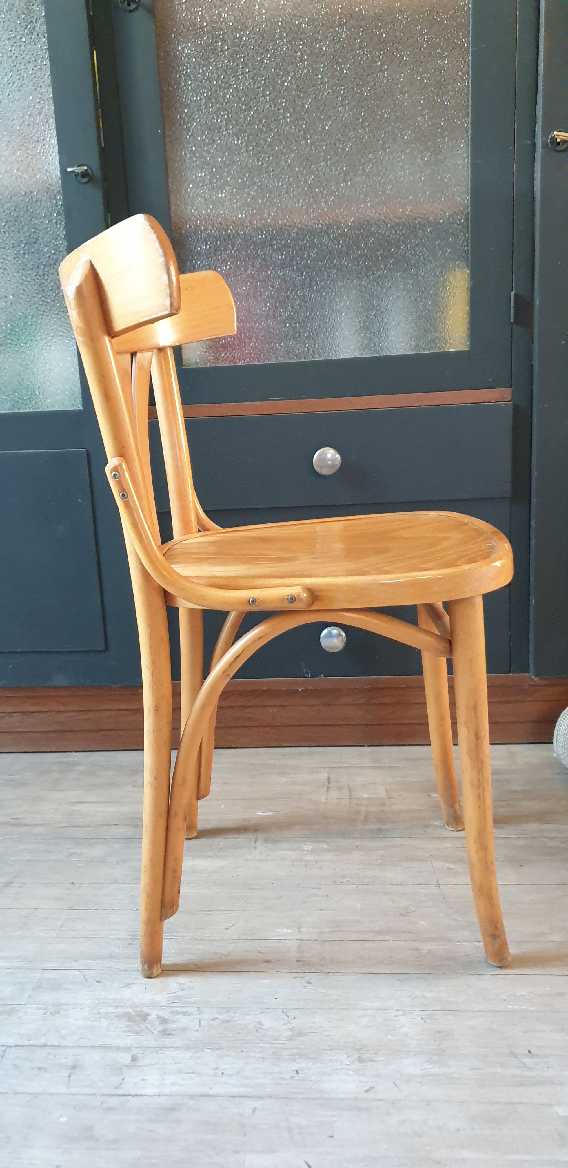Suite de quatre chaises bistrot