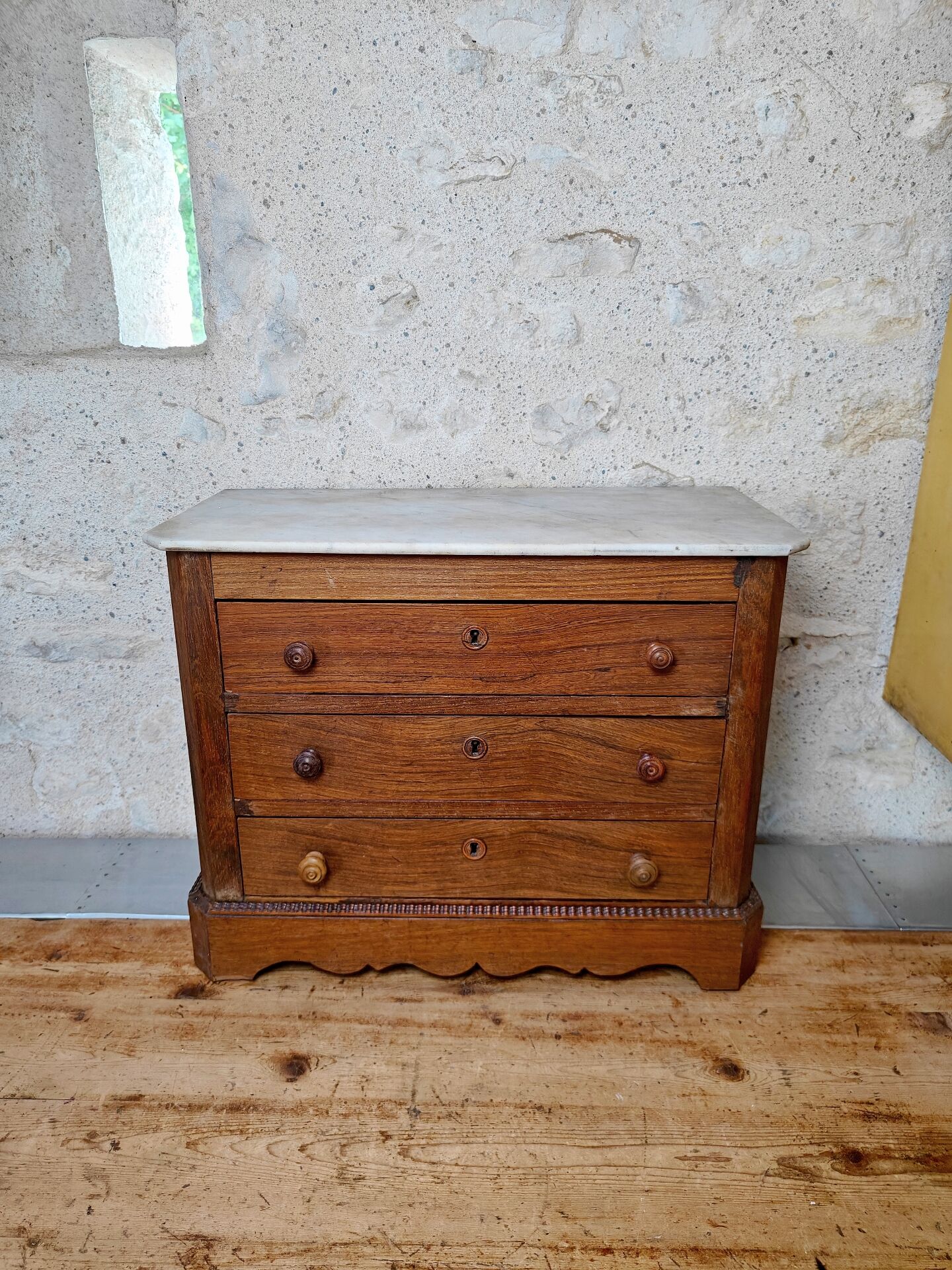 Small miniature table chest in oak and marble.