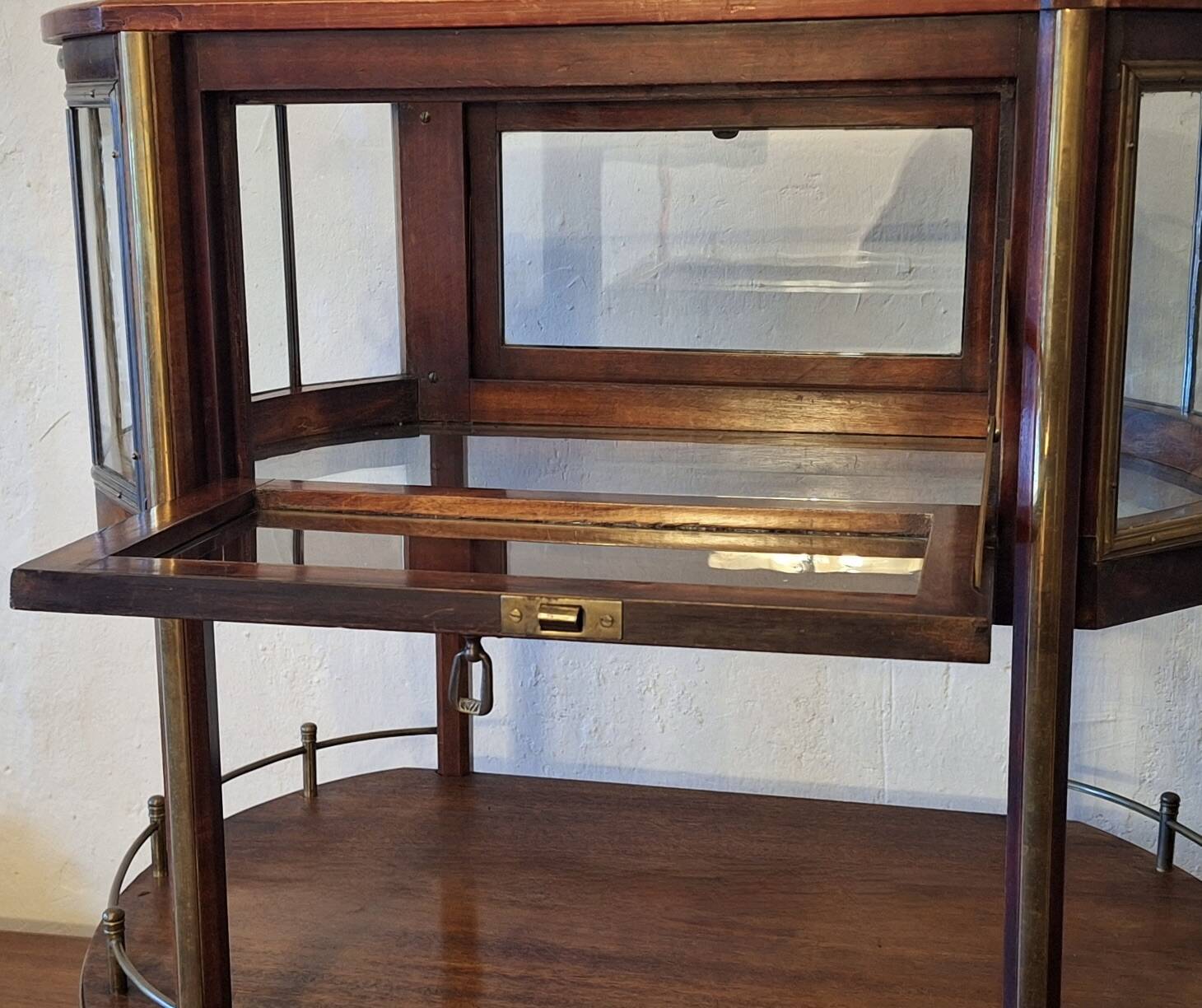 Art Deco service trolley in mahogany, brass, and glass, 1920.