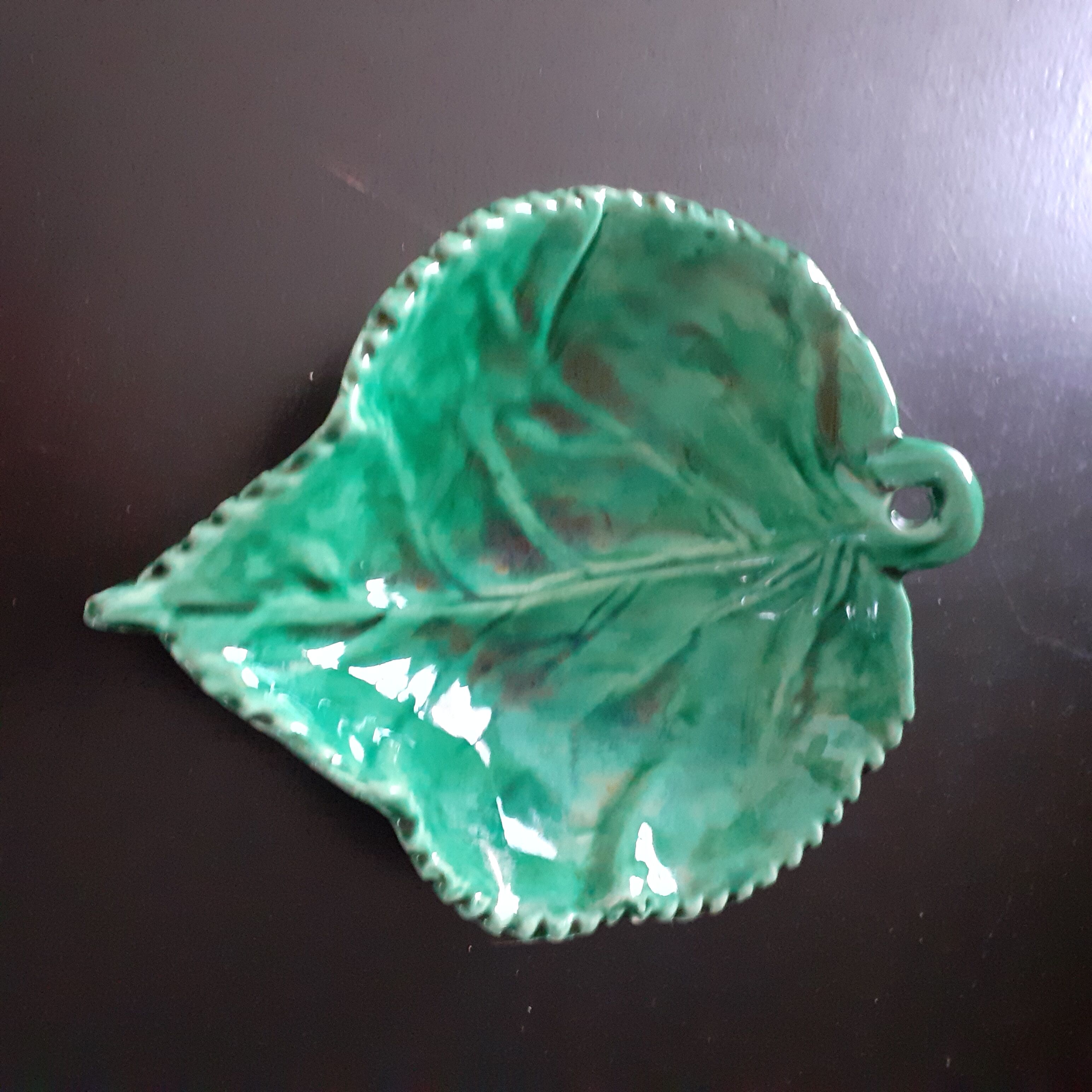 Green leaf slip cup