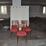 Set of 5 brown wooden chairs from the 70s, with red fabric seats - 2 with armrests.