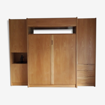 Wardrobe bed