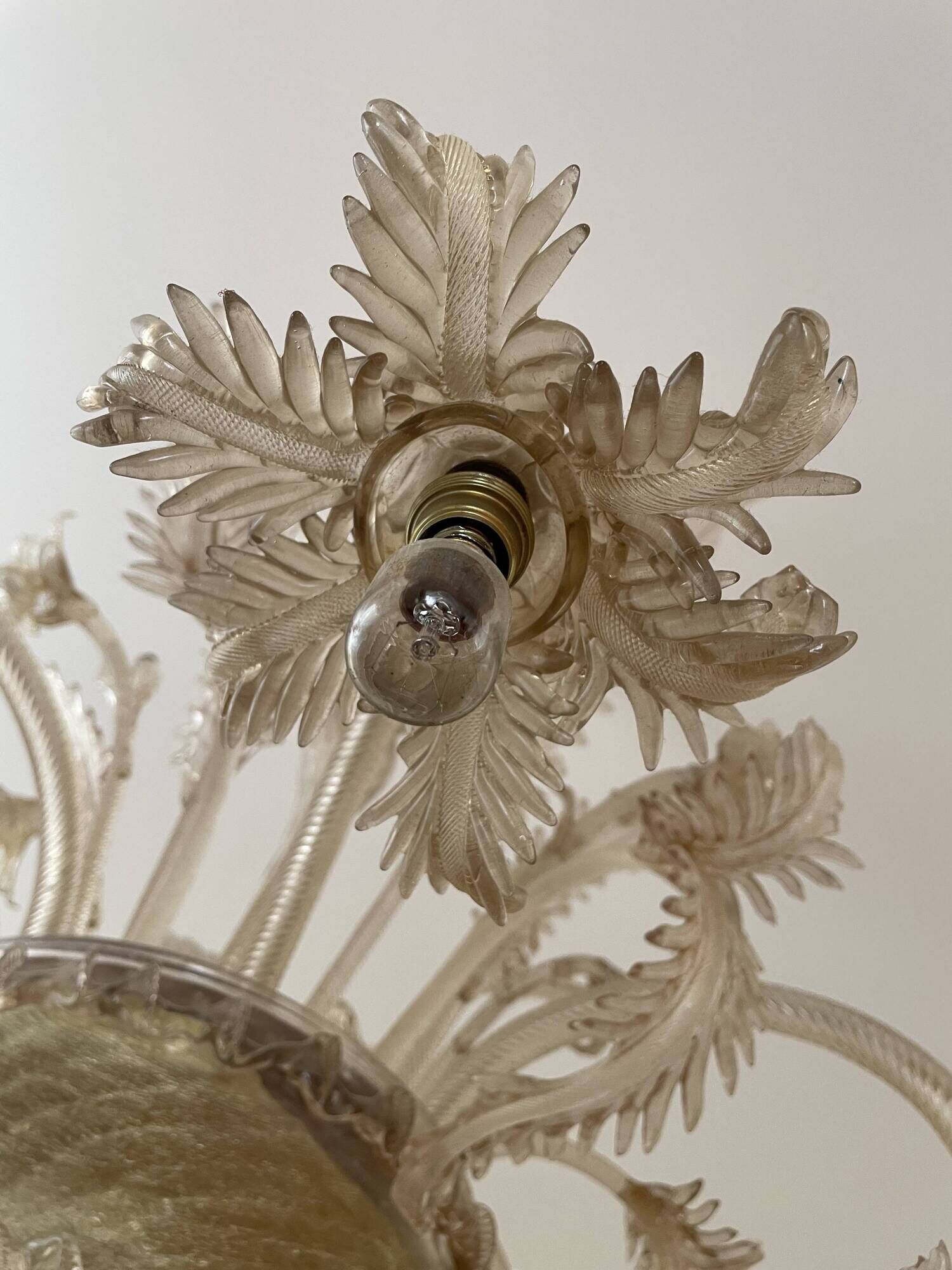 Vintage Venetian chandelier in Murano glass dusted with gold (6 arms)