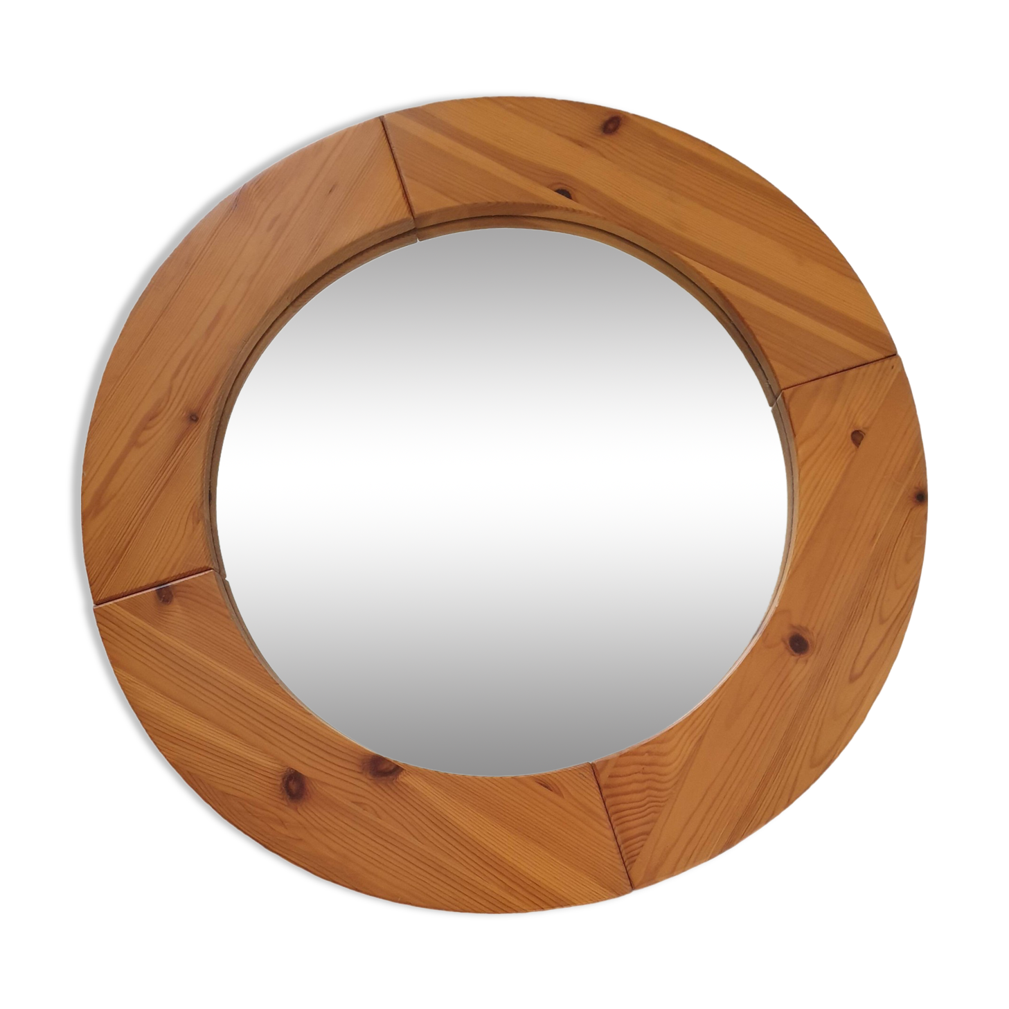 Scandinavian round mirror in solid pine