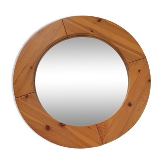 Round scandinavian mirror in solid pine