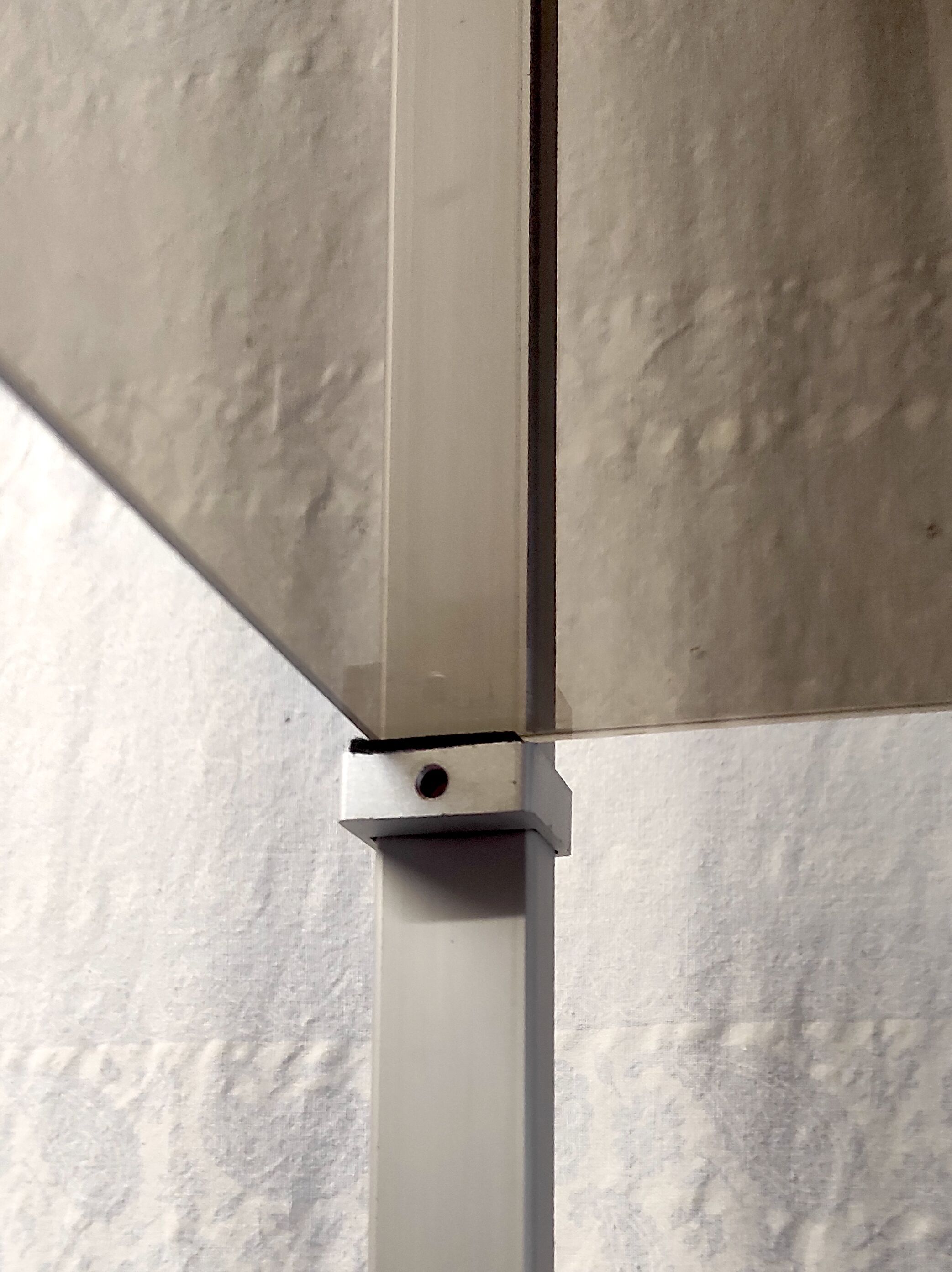 Design shelf in aluminum and smoked glass 70s/80s