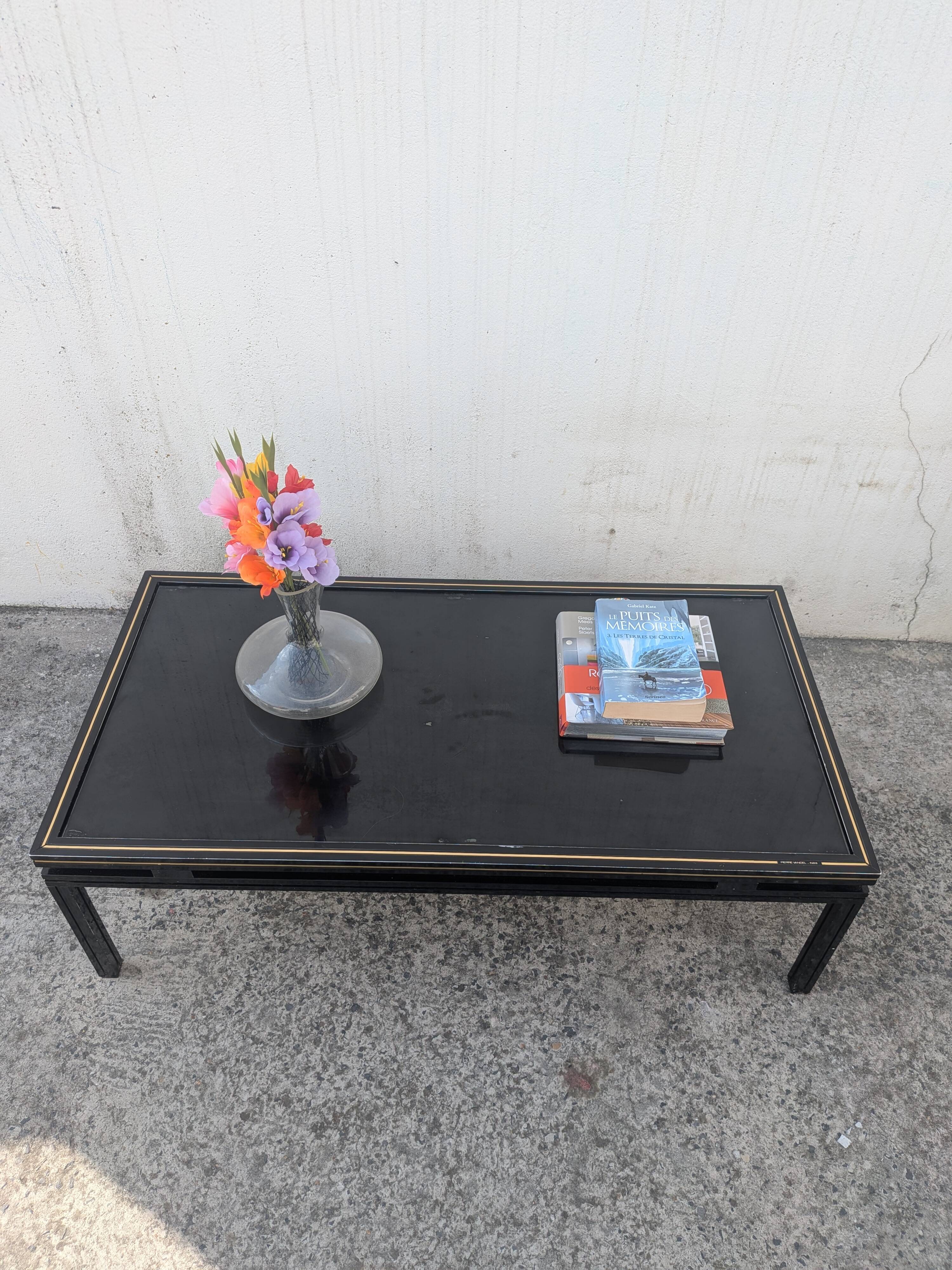 Table basse vintage attribuée à Pierre Vandel Paris, année 1970.