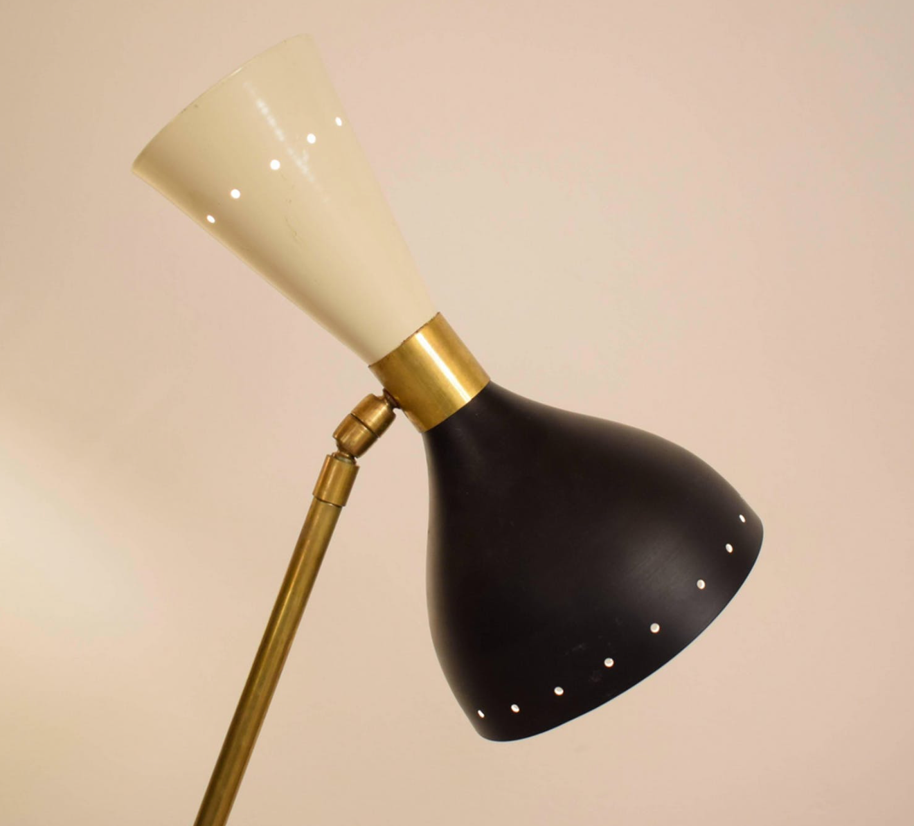 Italian tripod lamppost