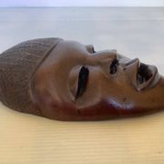 Masque africain en bois massif