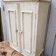 Ancienne armoire à pharmacie en bois patinée blanche