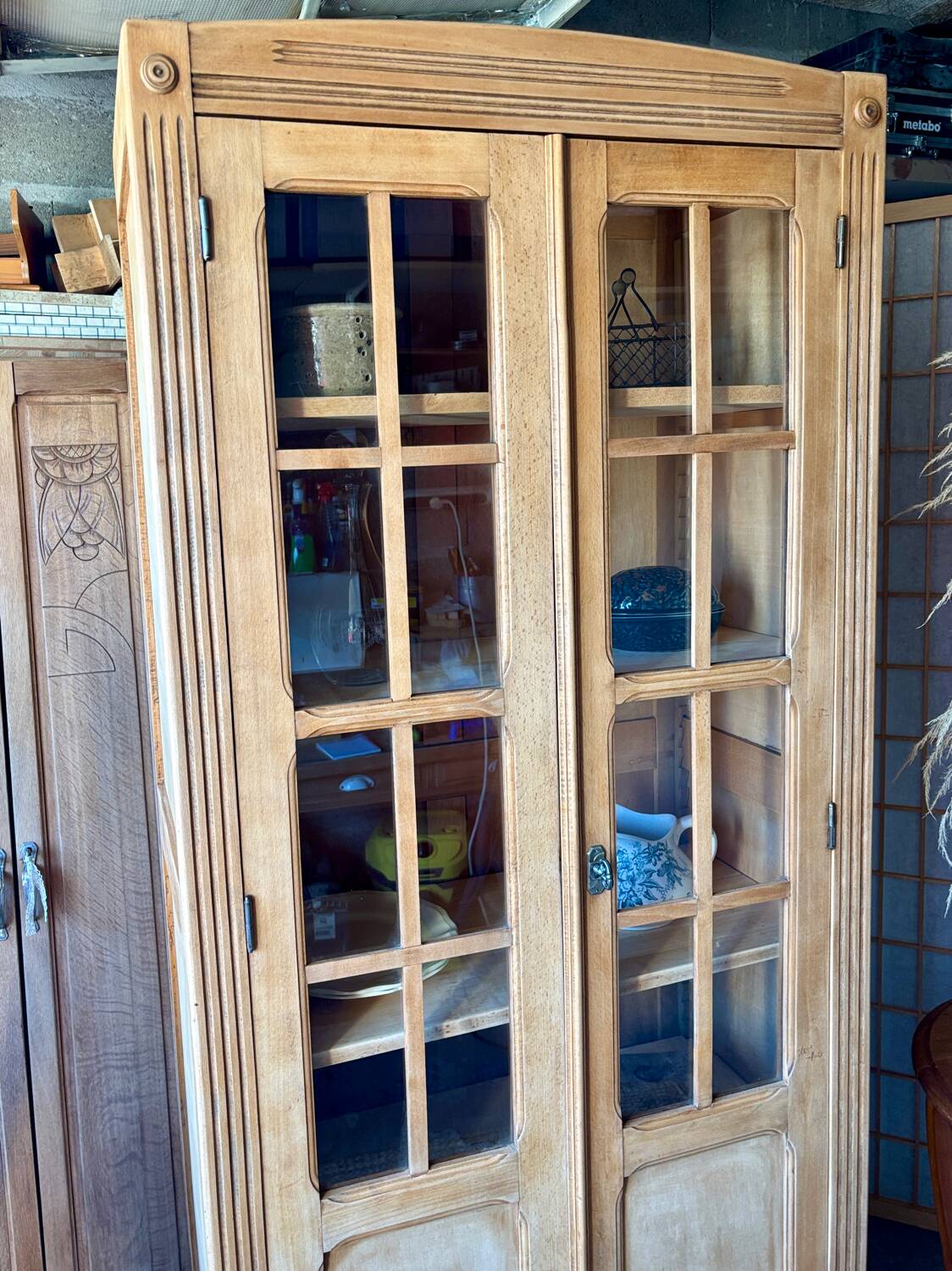 Parisian display case in raw wood