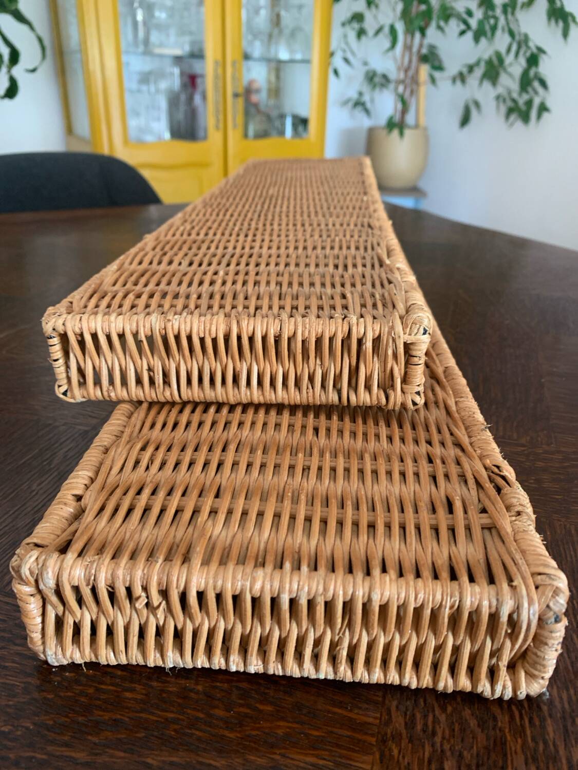 Set of 2 wicker shelves
