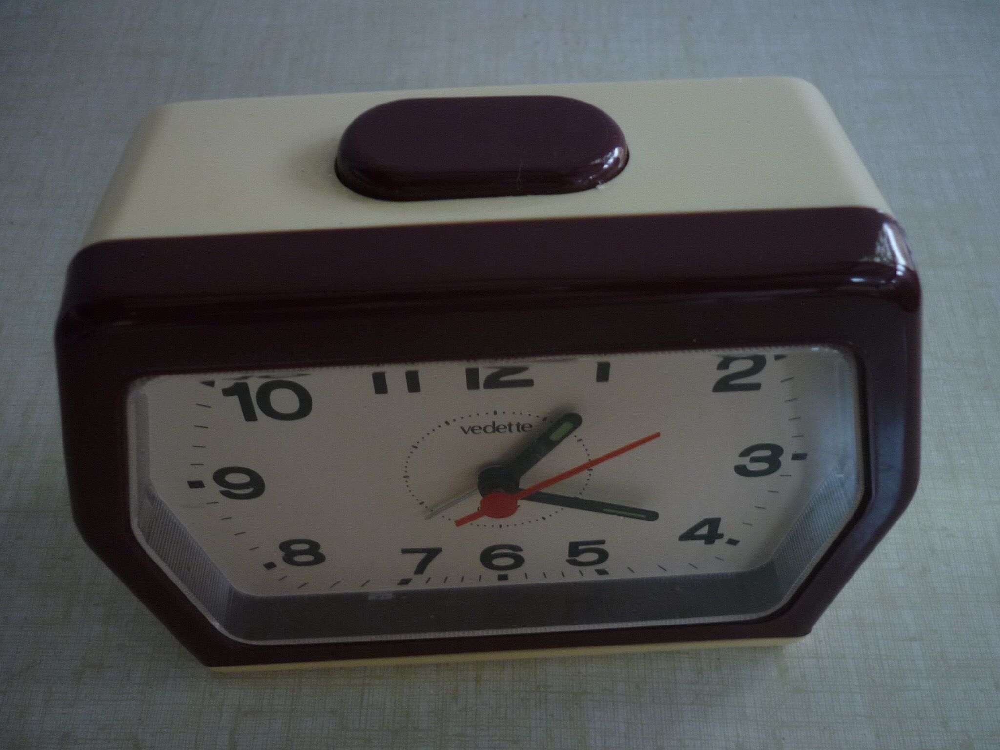 Vintage beige and garnet alarm clock Vedette