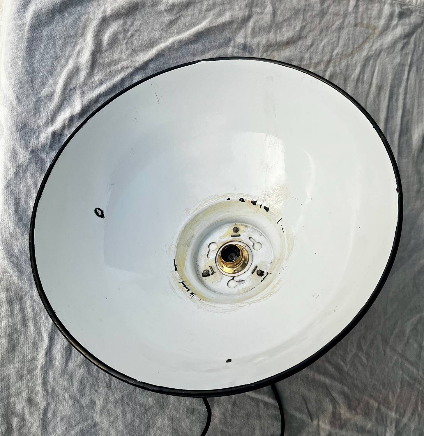 XXL industrial suspension in black enamelled sheet metal