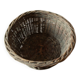Round wicker basket patina
