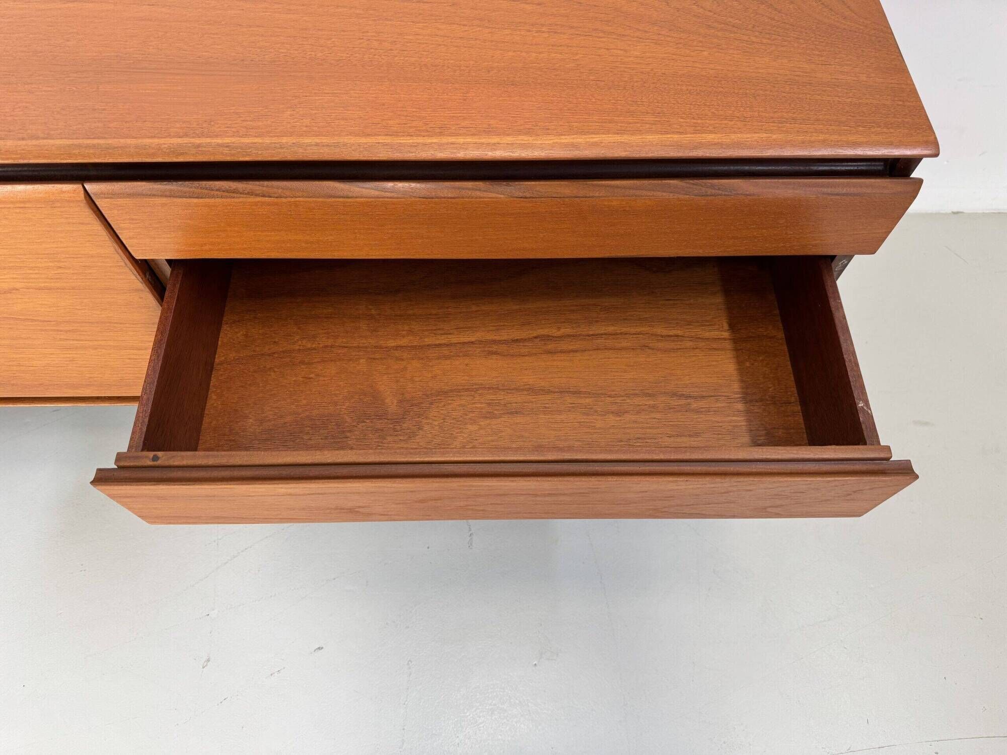 Vintage sideboard White an Newton