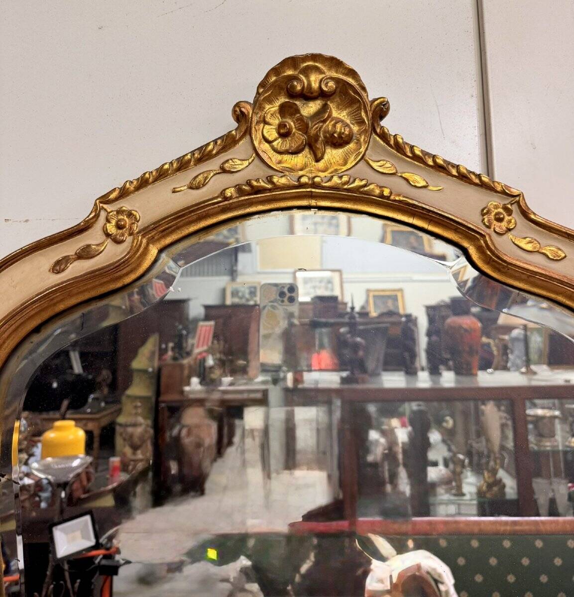 Importante console galbée + miroir style Louis XV en bois doré et laqué
