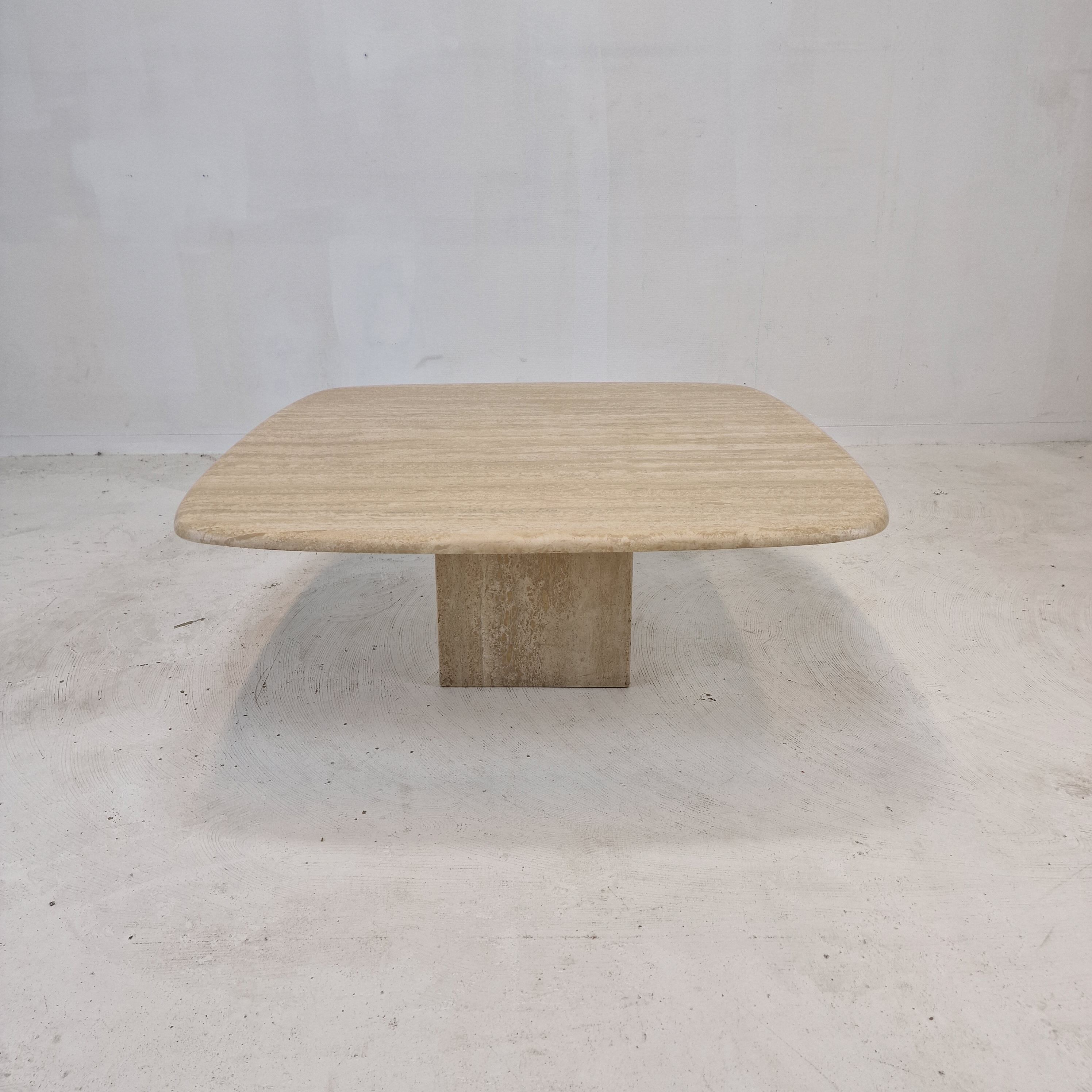 Italian coffee table in travertine 1980's