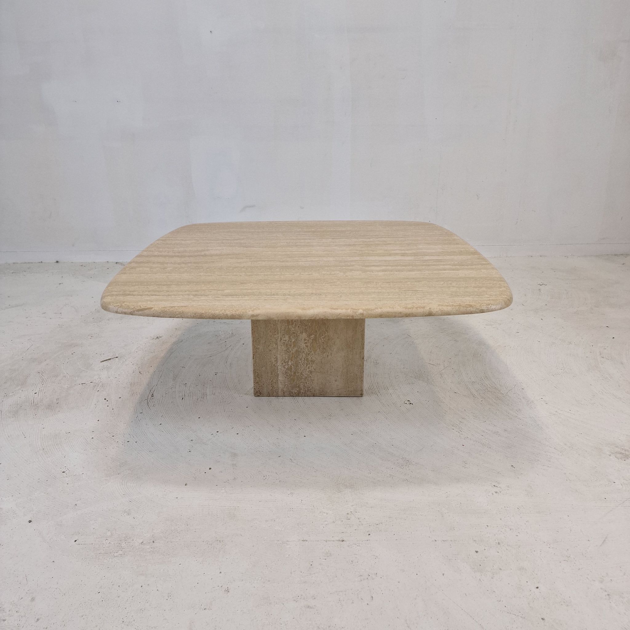 Italian coffee table in travertine 1980's