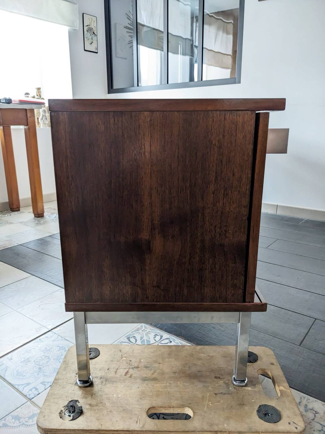 Airborne Midcentury Enfilade