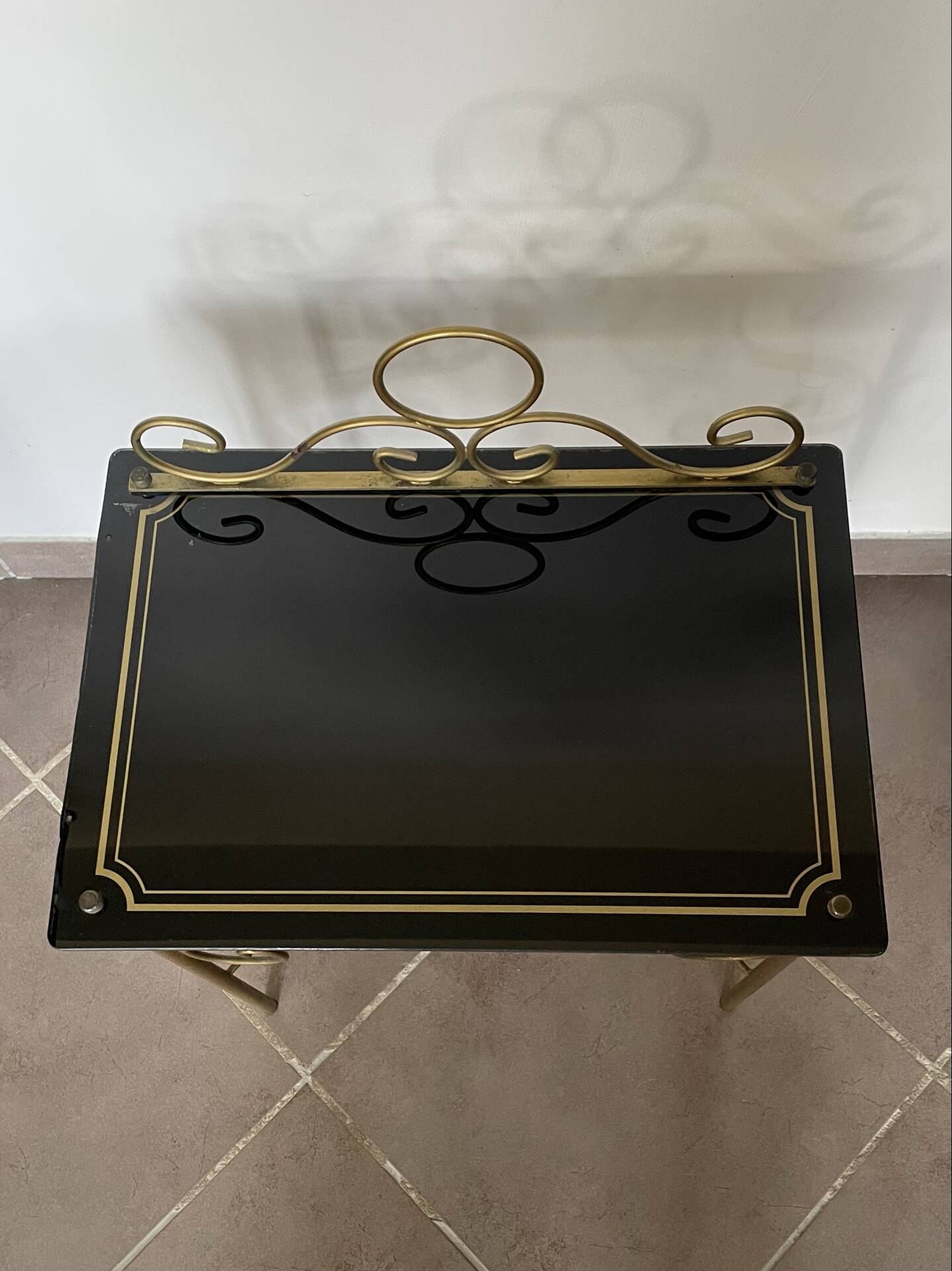 Vintage gilded metal side table, glazed ceramic trays