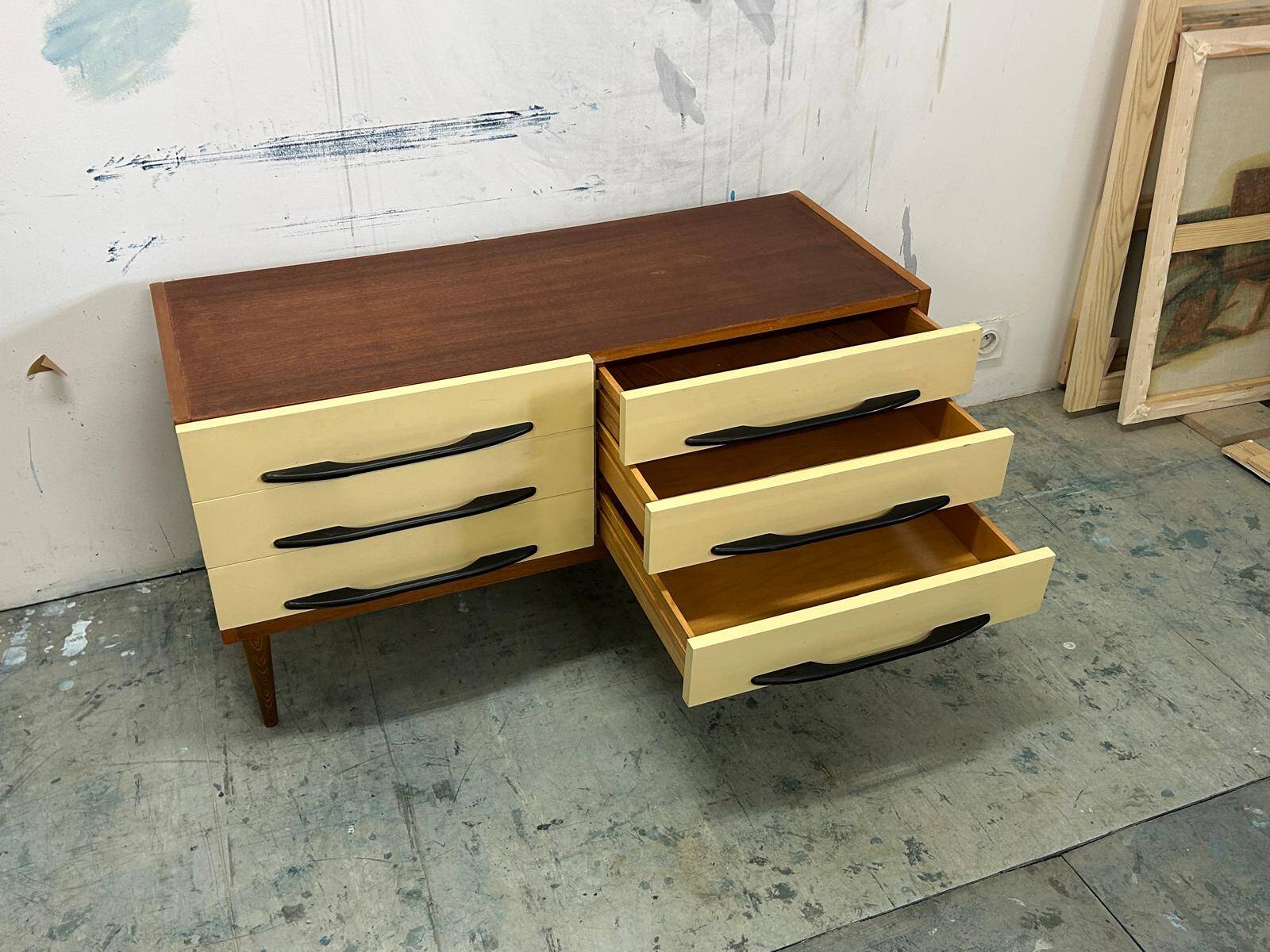 Vintage mid-century modern chest of drawers (1950s/60s)