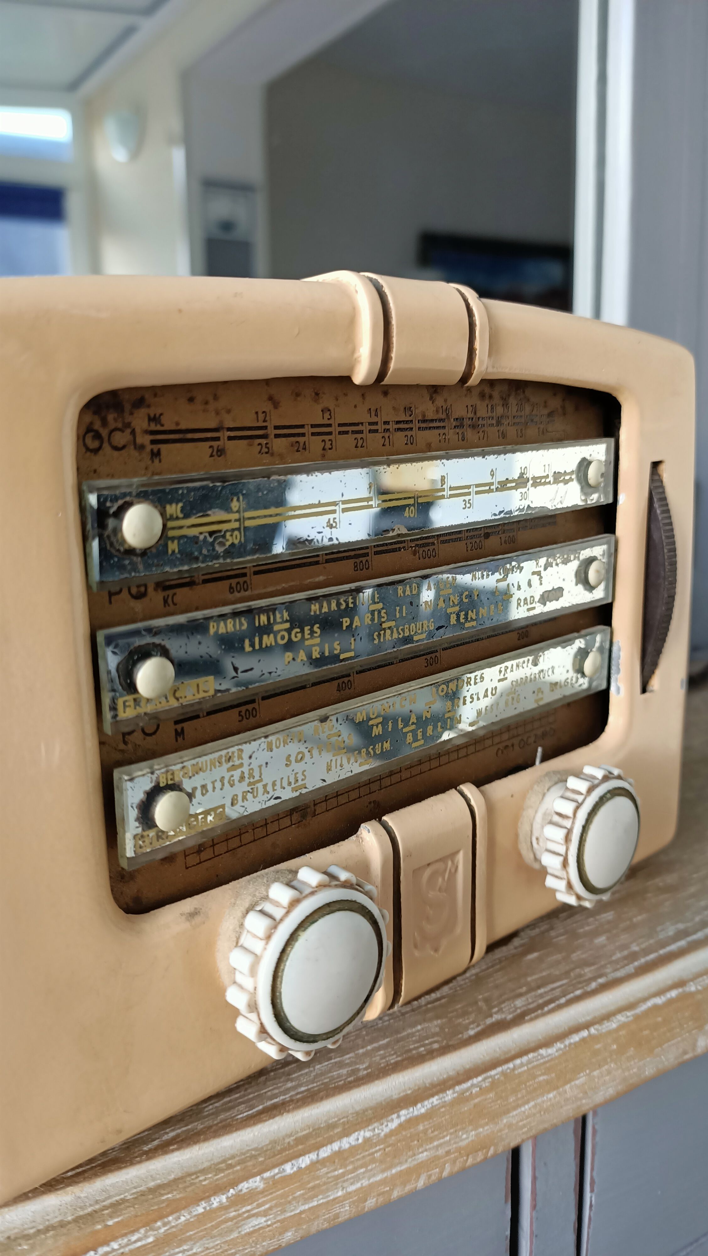 Vintage lamp radio