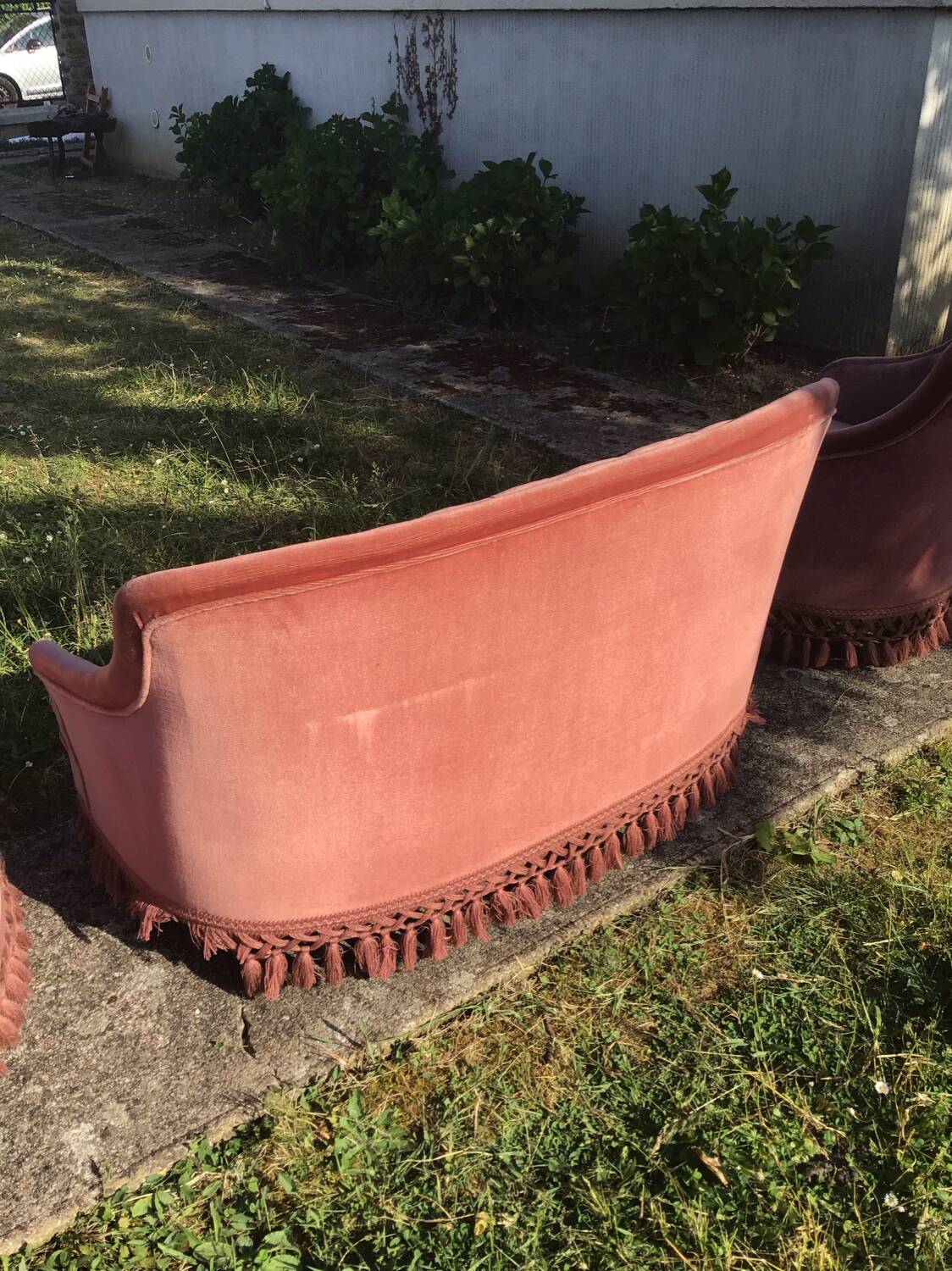 Sofa and 2 toad armchairs