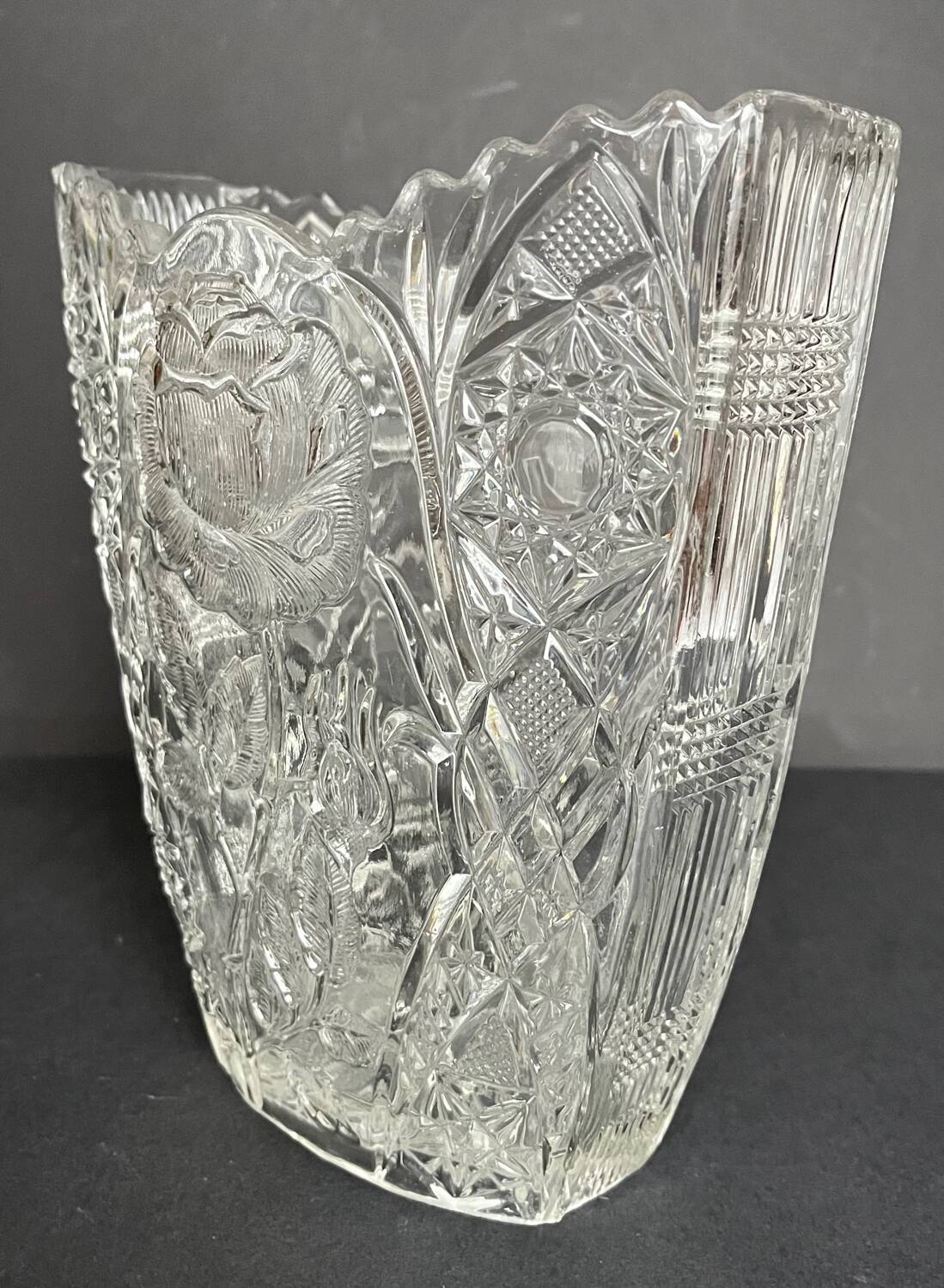 Vase vintage en verre moulé