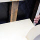 Table basse en opaline noire et parchemin