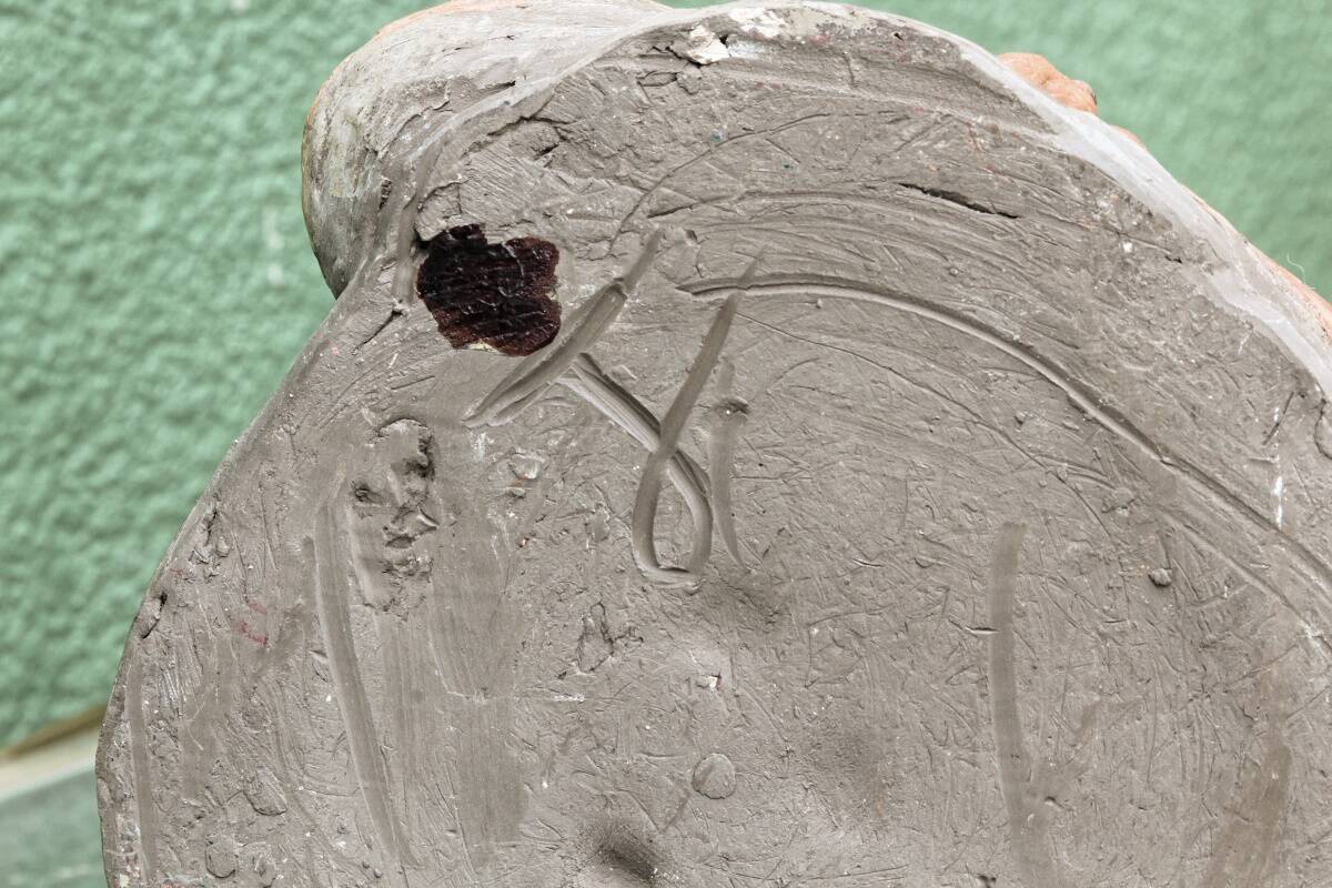 Lamp base in sculpted terracotta featuring birds, signed.