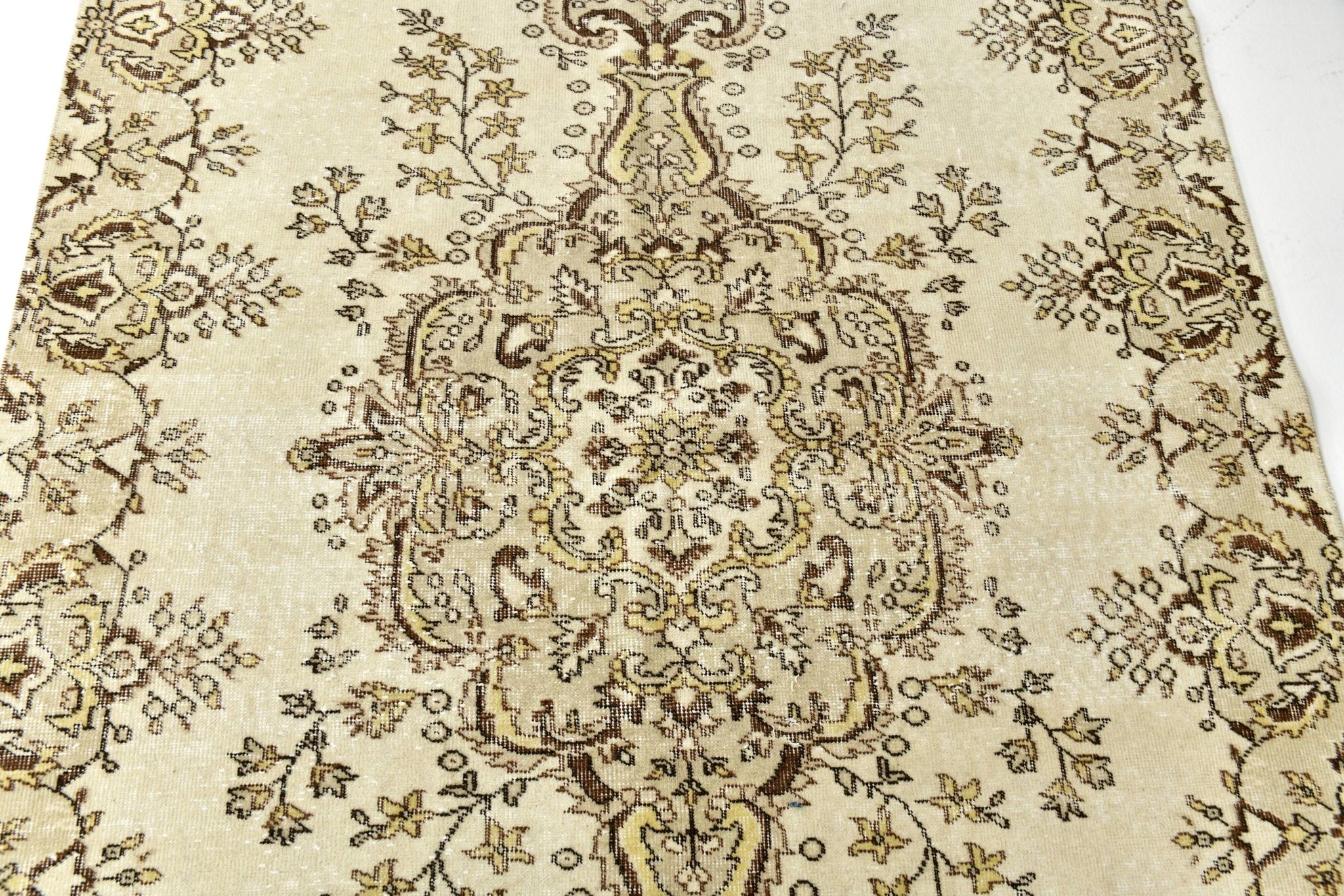 Tapis turc vintage vert clair et crème, 162 x 259 cm