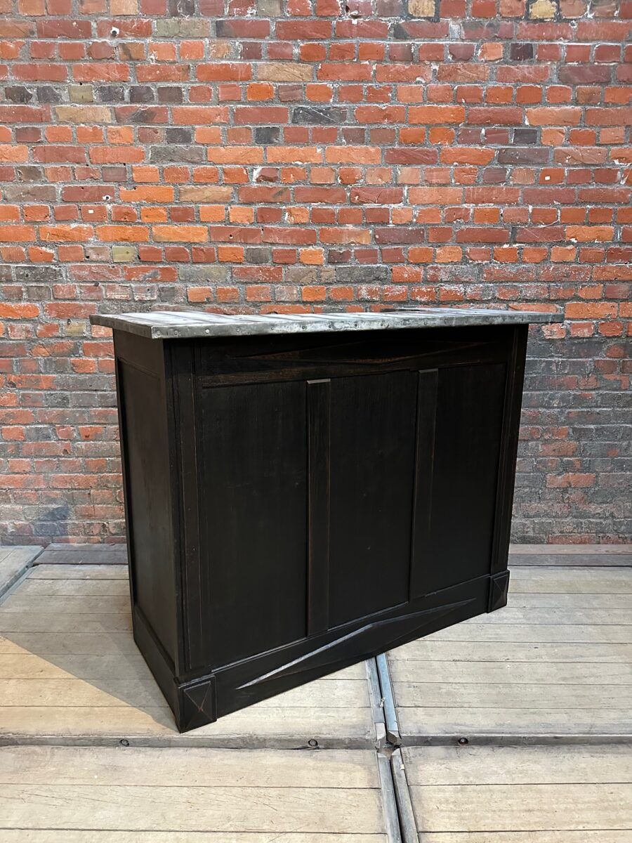 Early 20th century bar counter