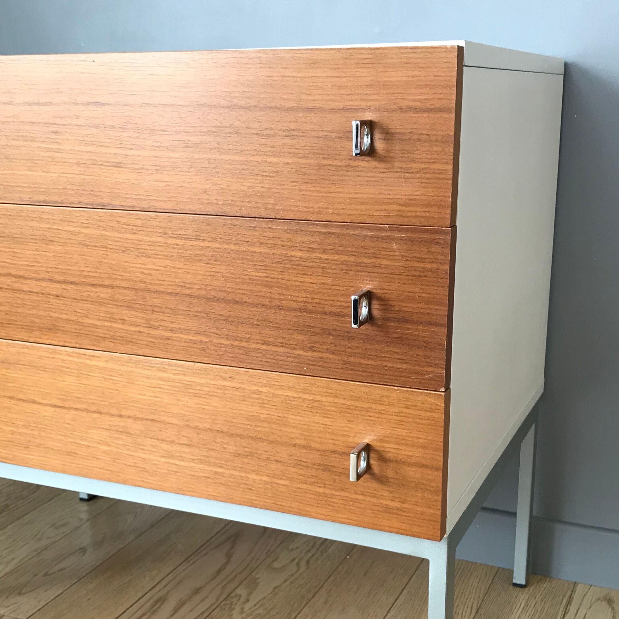 Brasilia-werk dresser white and teak 3 drawers years 60