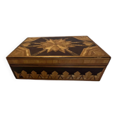 Wooden jewelry box with straw marquetry