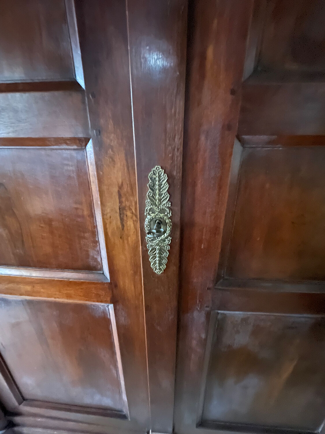 Mahogany wardrobe with fluted columns. Louis XVI style.
