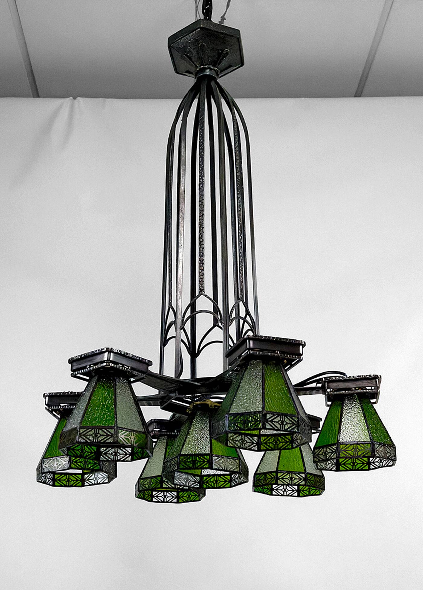Important wrought iron chandelier, Art Deco Gothic, France, Circa 1920