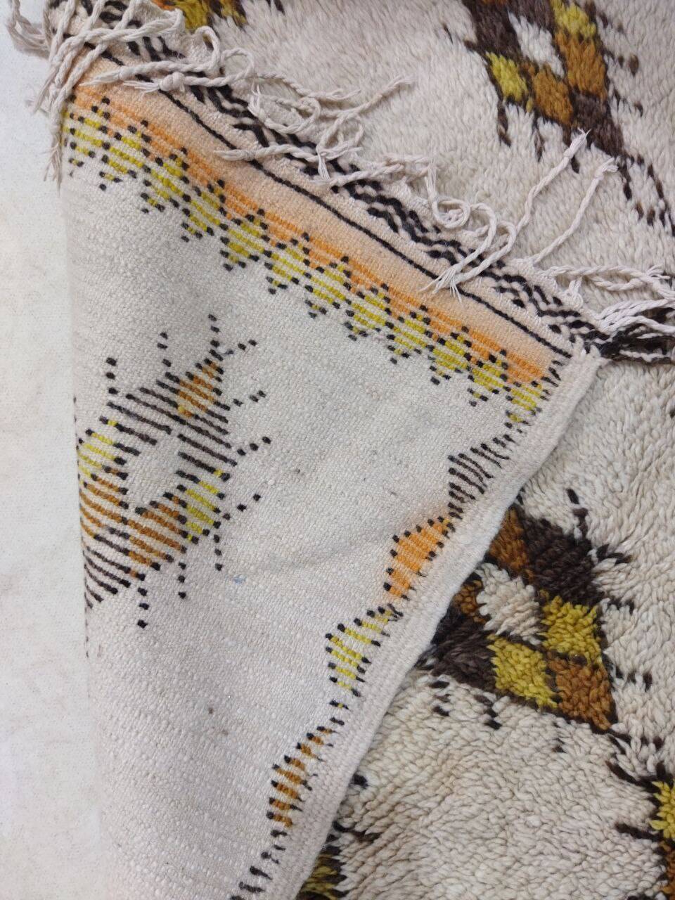 Handmade Moroccan Berber rug 137 x 92 cm